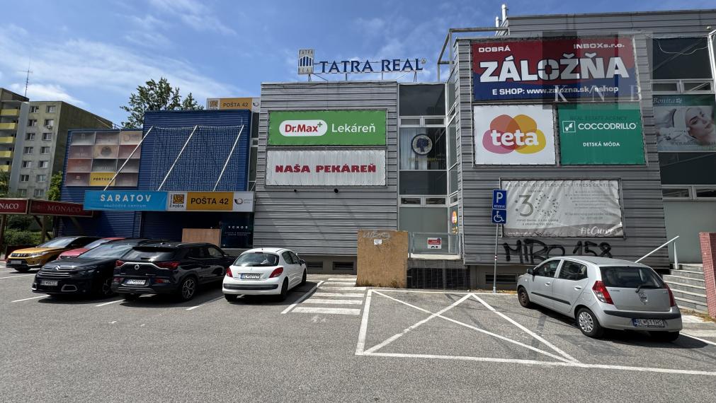 Prenájom obchodno-prevádzkového priestoru 594 m² v OD Saratov II v meste Bratislava, časti Dúbravka