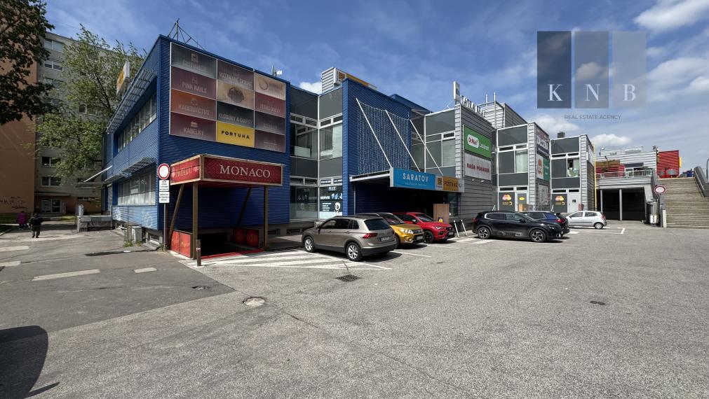 Prenájom obchodno-prevádzkového priestoru 594 m² v OD Saratov II v meste Bratislava, časti Dúbravka