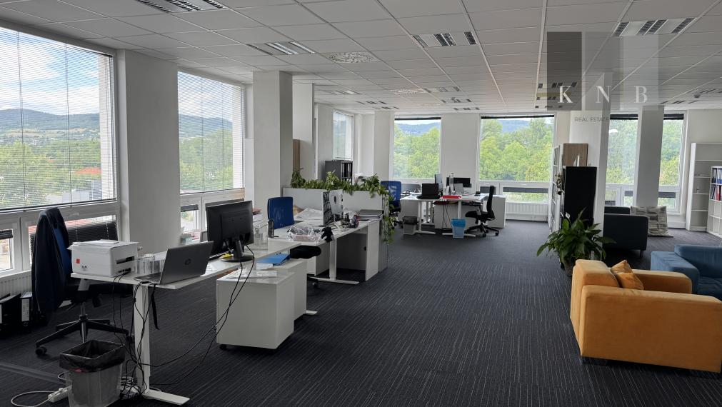 Prenájom samostatného kancelárskeho traktu 230m² v časti Bratislava Žabí Majer