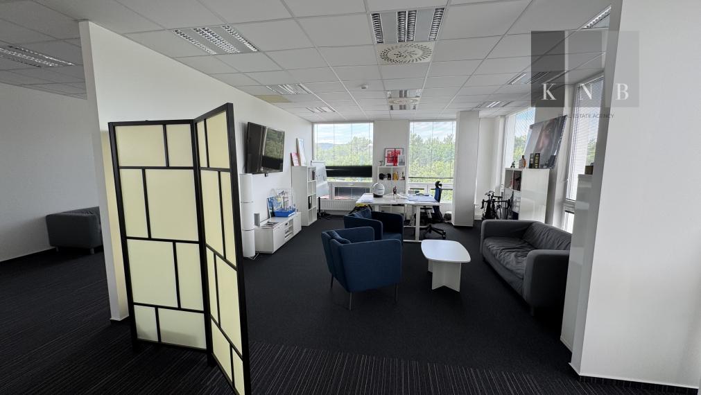 Prenájom samostatného kancelárskeho traktu 230m² v časti Bratislava Žabí Majer