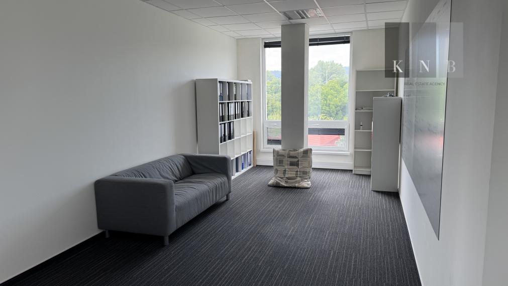 Prenájom samostatného kancelárskeho traktu 230m² v časti Bratislava Žabí Majer
