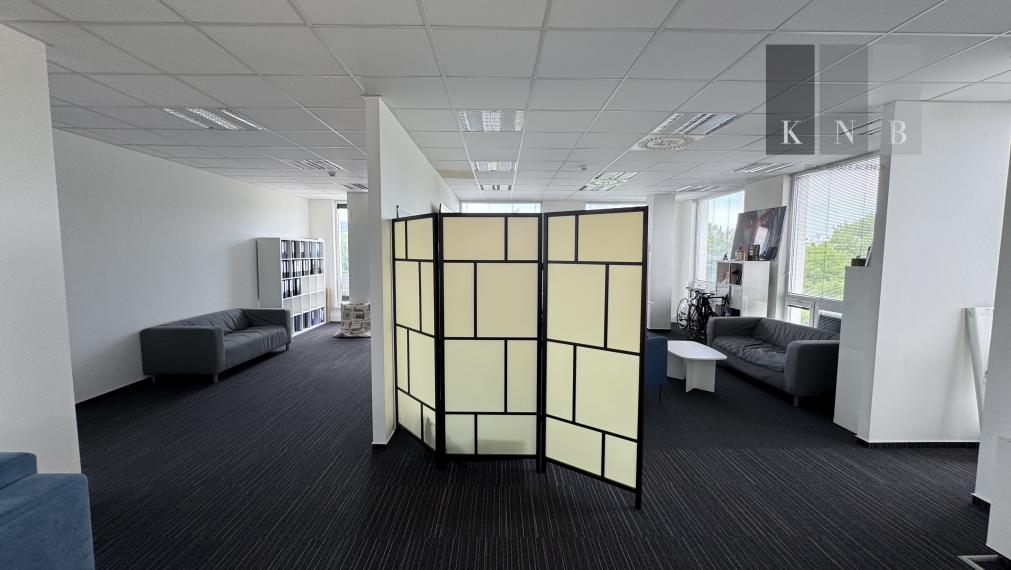 Prenájom samostatného kancelárskeho traktu 230m² v časti Bratislava Žabí Majer