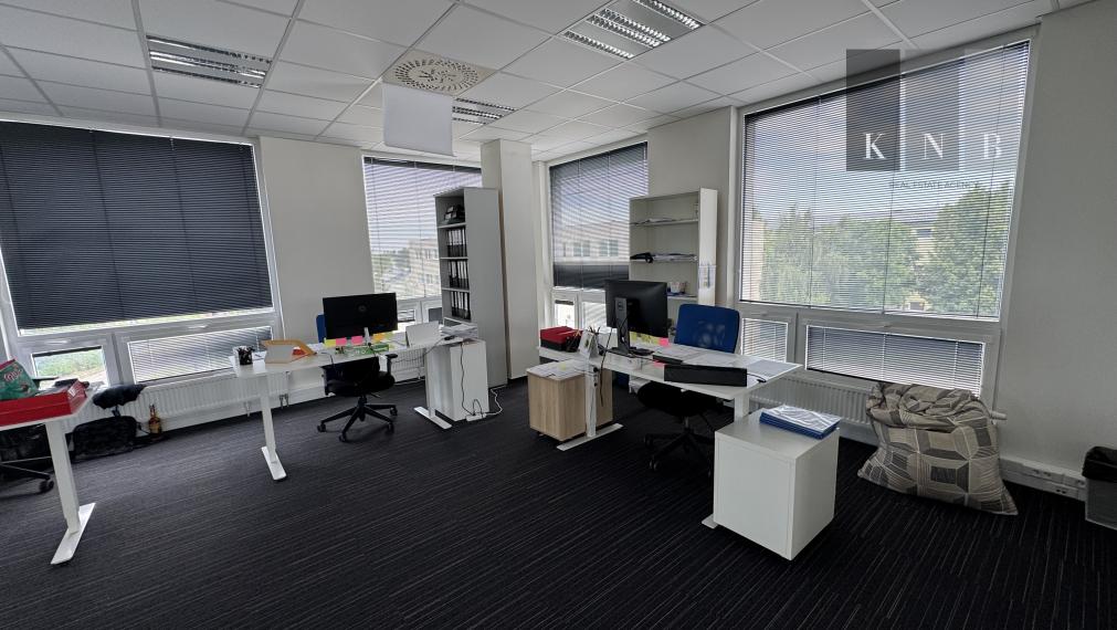 Prenájom samostatného kancelárskeho traktu 230m² v časti Bratislava Žabí Majer