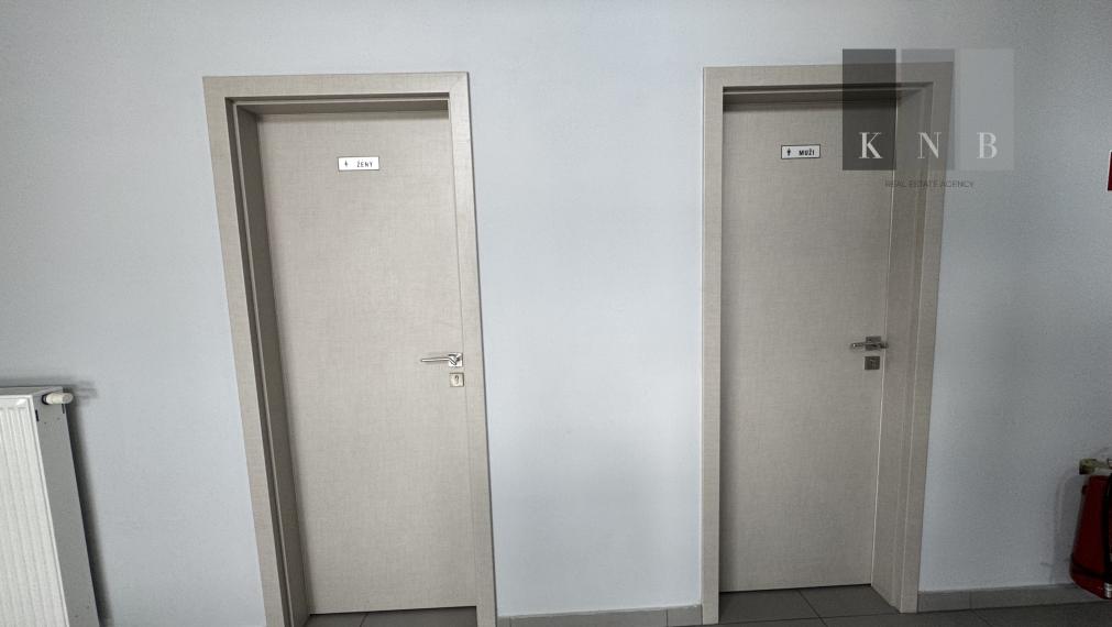 Prenájom samostatného kancelárskeho traktu 230m² v časti Bratislava Žabí Majer