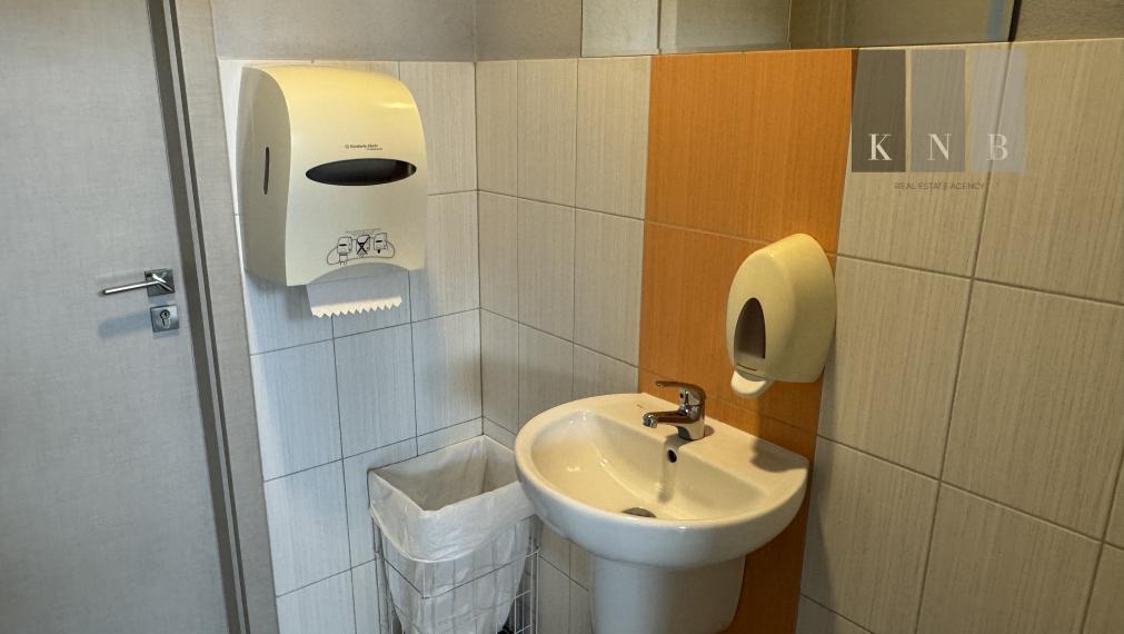 Prenájom samostatného kancelárskeho traktu 230m² v časti Bratislava Žabí Majer