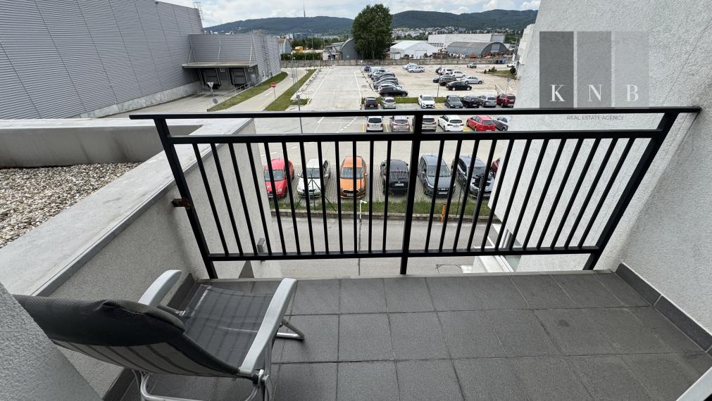 Prenájom samostatného kancelárskeho traktu 230m² v časti Bratislava Žabí Majer