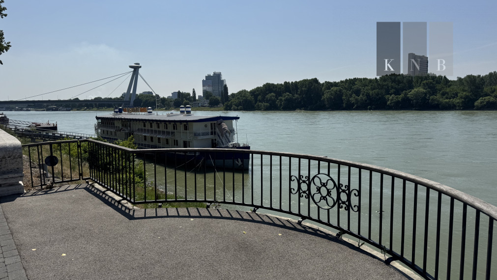 Prenájom samostatného kancelárskeho traktu 407 m² pri nábreží Dunaja v meste Bratislava