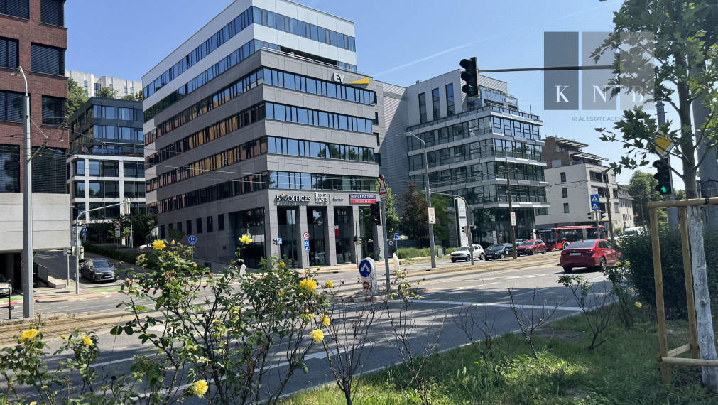 Prenájom samostatného kancelárskeho traktu 407 m² pri nábreží Dunaja v meste Bratislava