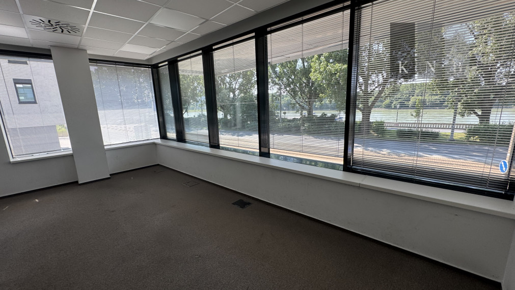 Prenájom samostatného kancelárskeho traktu 407 m² pri nábreží Dunaja v meste Bratislava