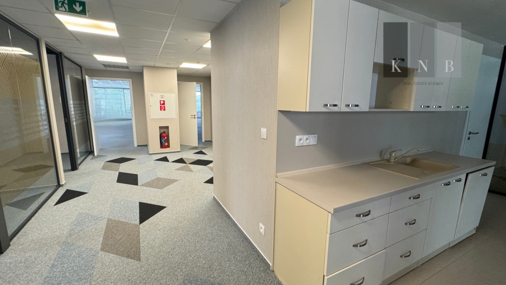 Prenájom samostatného kancelárskeho traktu 407 m² pri nábreží Dunaja v meste Bratislava