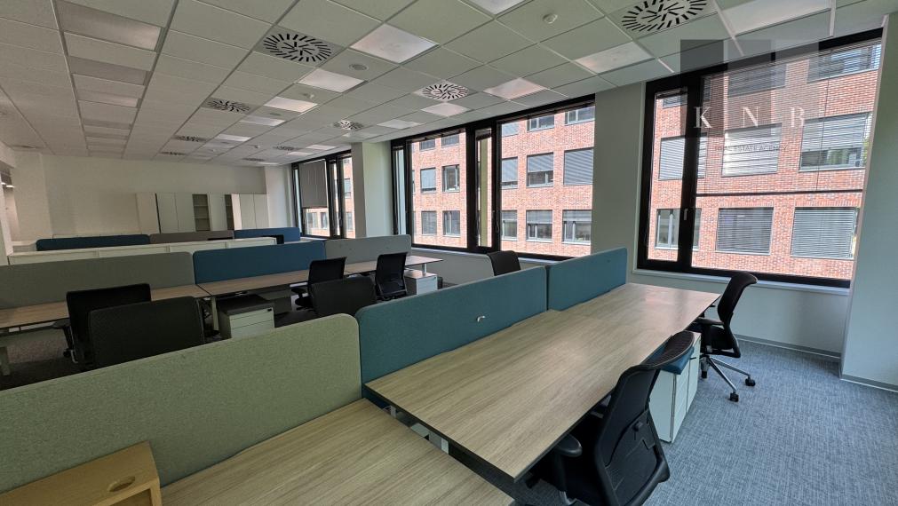 Prenájom samostatného kancelárskeho traktu 620 m² pri nábreží Dunaja v meste Bratislava