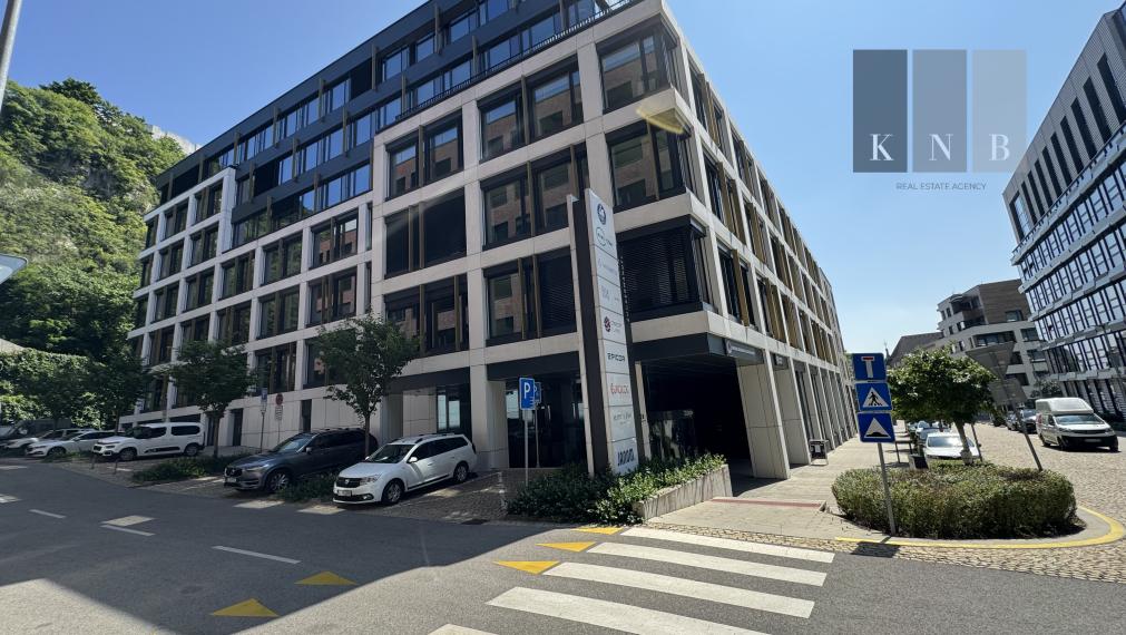 Prenájom samostatného kancelárskeho traktu 867 m² pri nábreží Dunaja v meste Bratislava