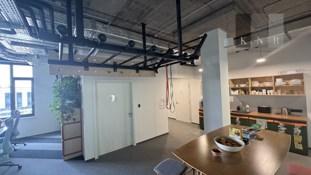 Prenájom samostatného kancelárskeho traktu 867 m² pri nábreží Dunaja v meste Bratislava