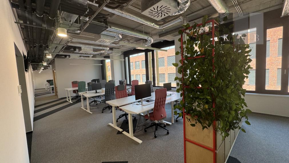 Prenájom samostatného kancelárskeho traktu 867 m² pri nábreží Dunaja v meste Bratislava