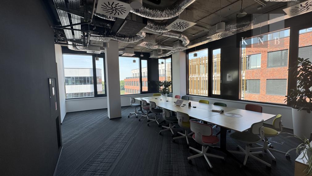 Prenájom samostatného kancelárskeho traktu 867 m² pri nábreží Dunaja v meste Bratislava