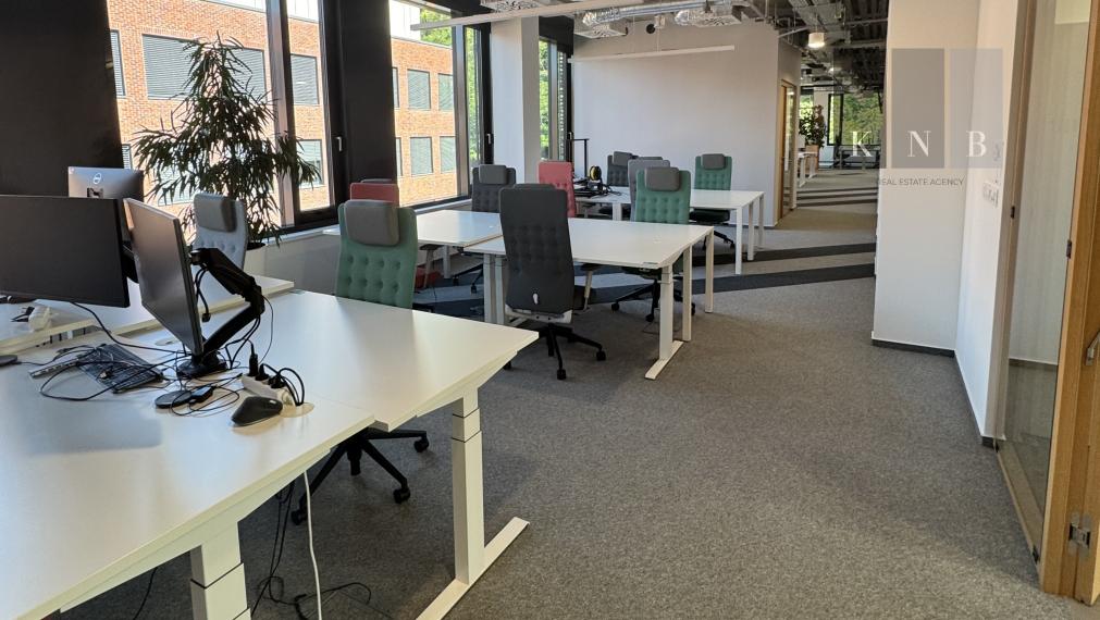 Prenájom samostatného kancelárskeho traktu 867 m² pri nábreží Dunaja v meste Bratislava