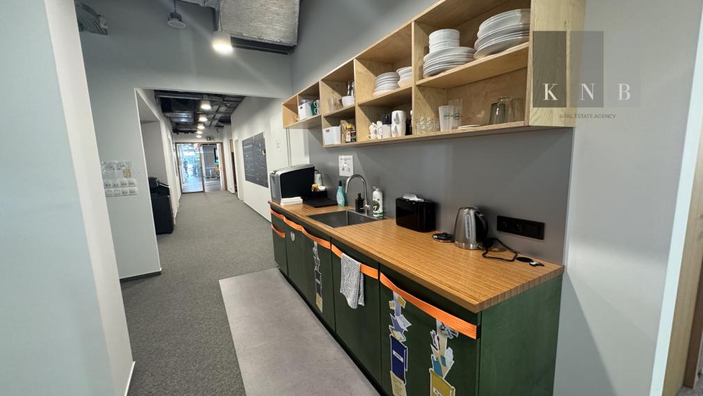 Prenájom samostatného kancelárskeho traktu 867 m² pri nábreží Dunaja v meste Bratislava