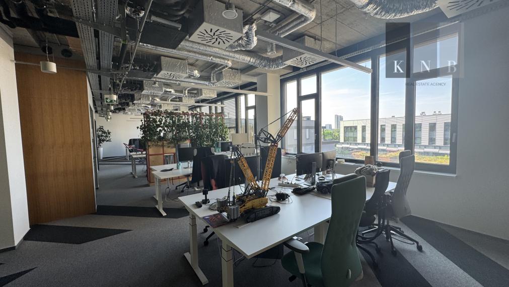 Prenájom samostatného kancelárskeho traktu 867 m² pri nábreží Dunaja v meste Bratislava