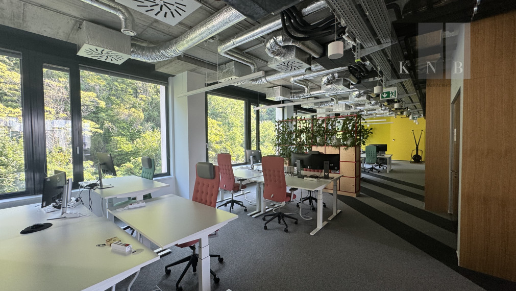 Prenájom samostatného kancelárskeho traktu 867 m² pri nábreží Dunaja v meste Bratislava