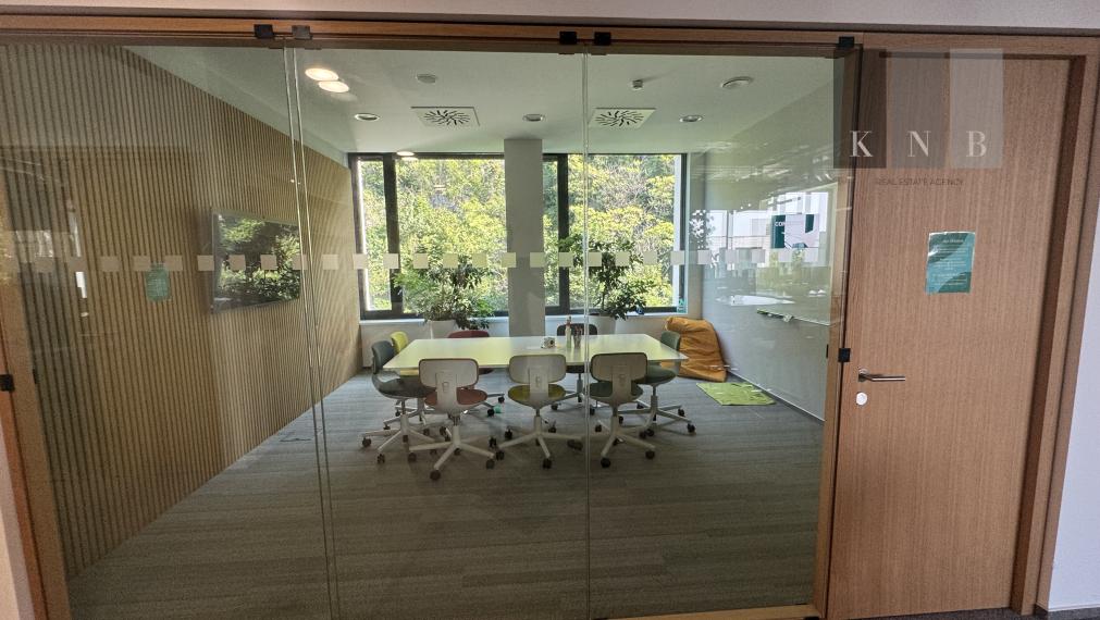 Prenájom samostatného kancelárskeho traktu 867 m² pri nábreží Dunaja v meste Bratislava