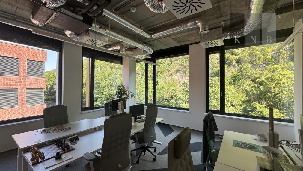 Prenájom samostatného kancelárskeho traktu 867 m² pri nábreží Dunaja v meste Bratislava