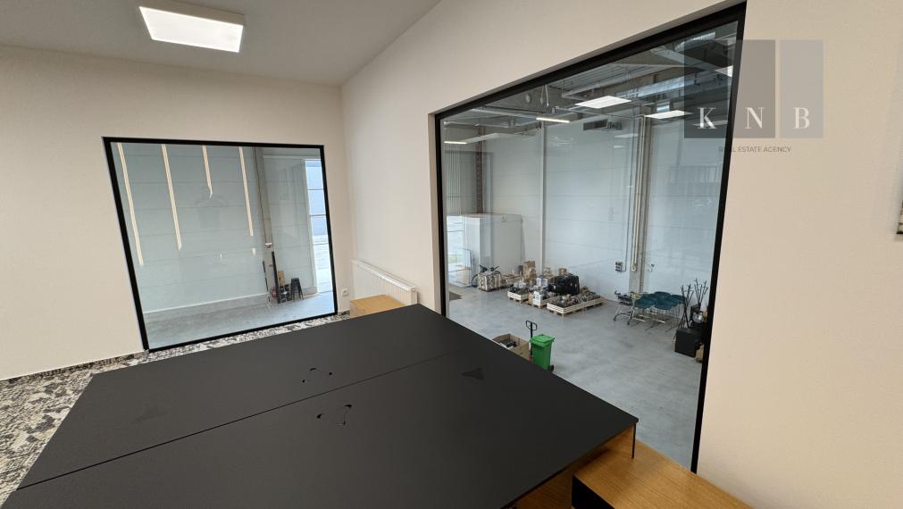 Corner retail & storage unit 421 m² with office space 127 m² for rent in the Bratislava Bory area