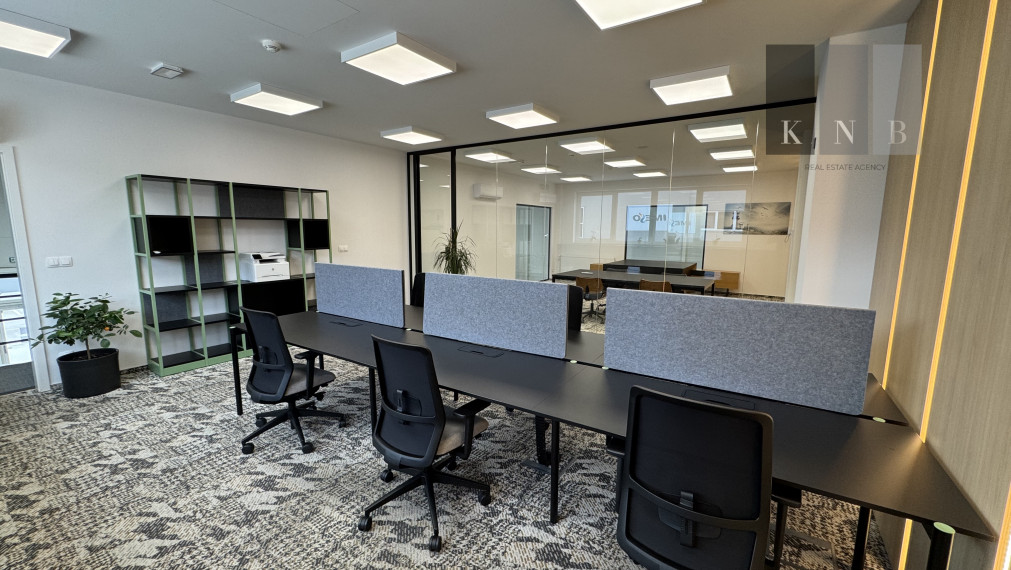 Corner retail & storage unit 421 m² with office space 127 m² for rent in the Bratislava Bory area