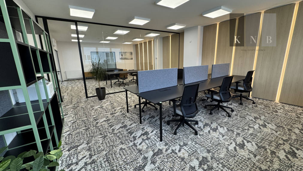 Corner retail & storage unit 421 m² with office space 127 m² for rent in the Bratislava Bory area