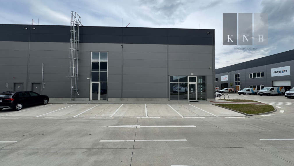 Corner retail & storage unit 421 m² with office space 127 m² for rent in the Bratislava Bory area