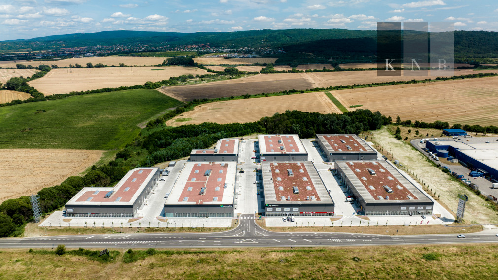 Corner retail & storage unit 421 m² with office space 127 m² for rent in the Bratislava Bory area