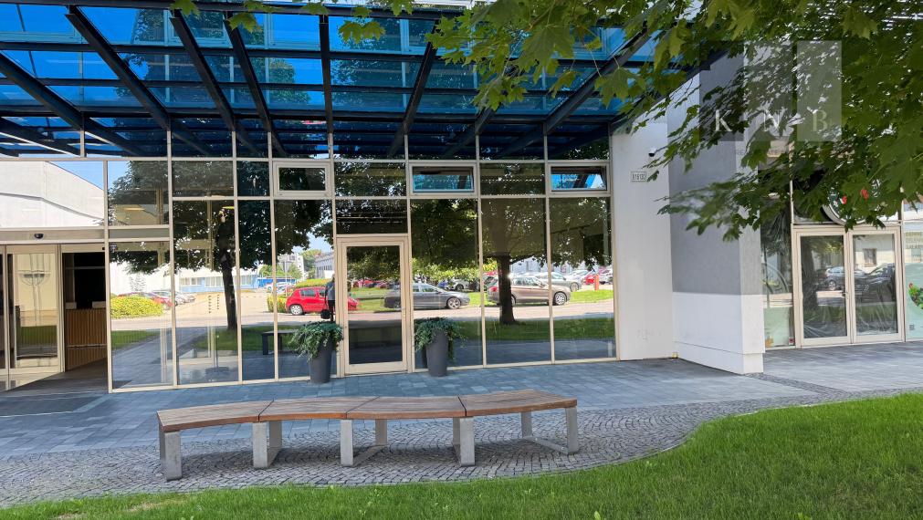 Prenájom prízemného obchodného priestoru 99 m² vo frekventovanej lokalite mesta Bratislava