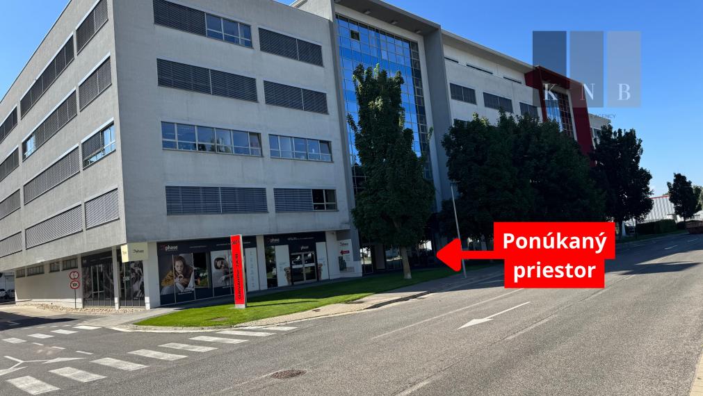 Prenájom prízemného obchodného priestoru 99 m² vo frekventovanej lokalite mesta Bratislava