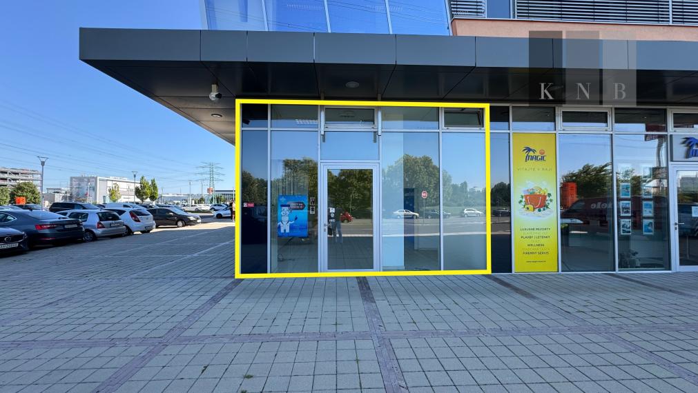 Prenájom prízemného obchodného priestoru 69 m² vo frekventovanej lokalite mesta Bratislava