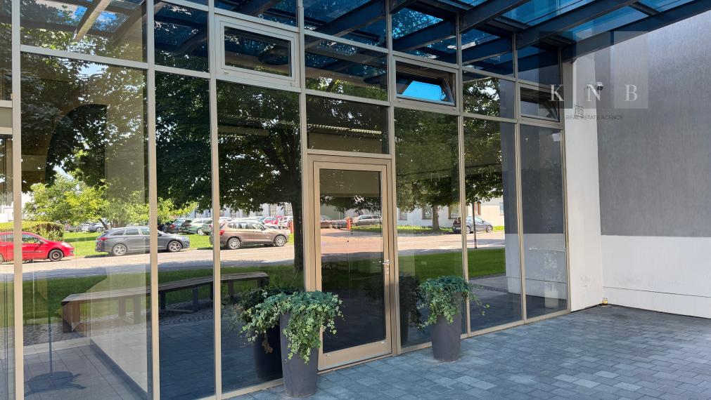 Prenájom prízemného obchodného priestoru 99 m² vo frekventovanej lokalite mesta Bratislava