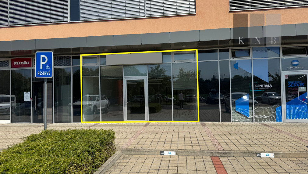 Ground-floor retail unit 82 m² for rent in a high-traffic location in Bratislava