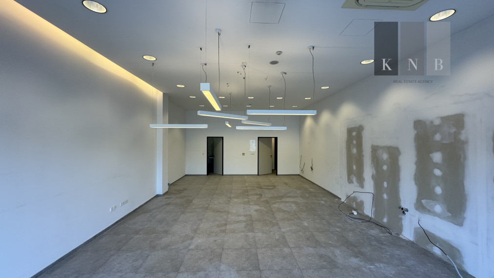 Ground-floor retail unit 82 m² for rent in a high-traffic location in Bratislava