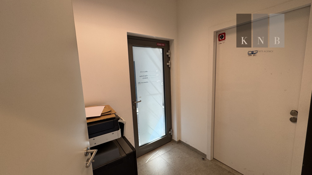 Ground-floor retail unit 82 m² for rent in a high-traffic location in Bratislava