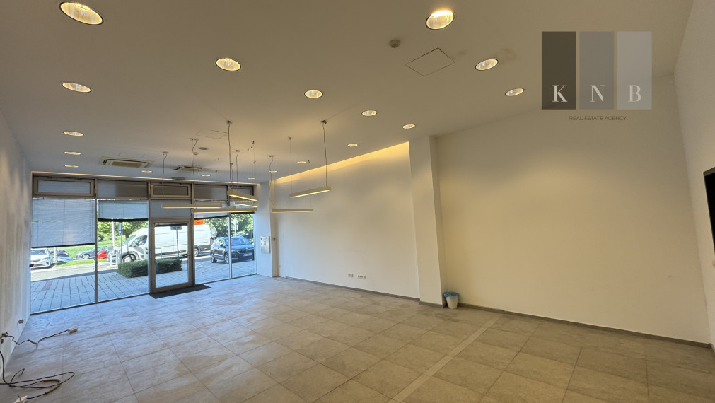 Ground-floor retail unit 82 m² for rent in a high-traffic location in Bratislava
