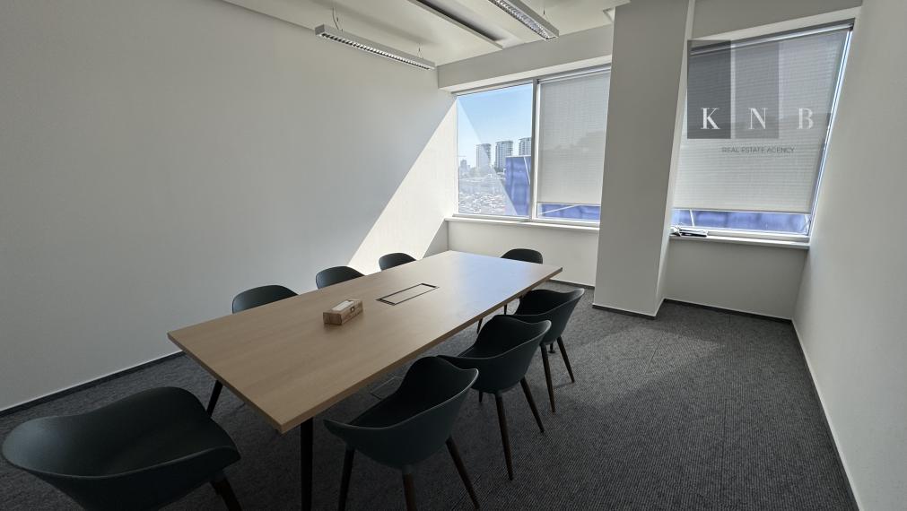 Prenájom novozrekonštruovaného samostatného kancelárskeho traktu 308 m² pri jazere Kuchajda v meste Bratislava