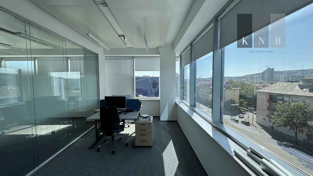 Prenájom novozrekonštruovaného samostatného kancelárskeho traktu 308 m² pri jazere Kuchajda v meste Bratislava