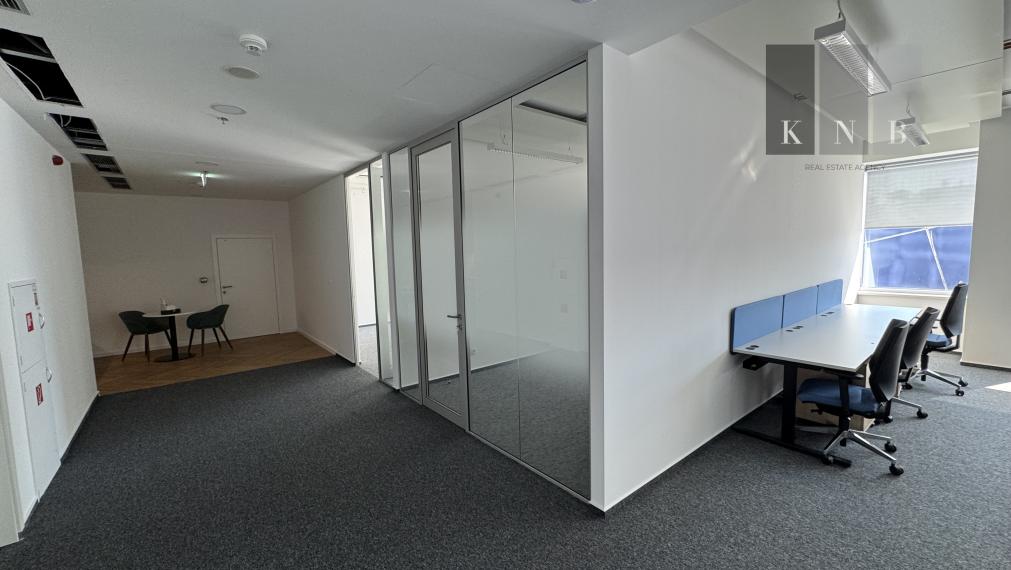 Prenájom novozrekonštruovaného samostatného kancelárskeho traktu 308 m² pri jazere Kuchajda v meste Bratislava