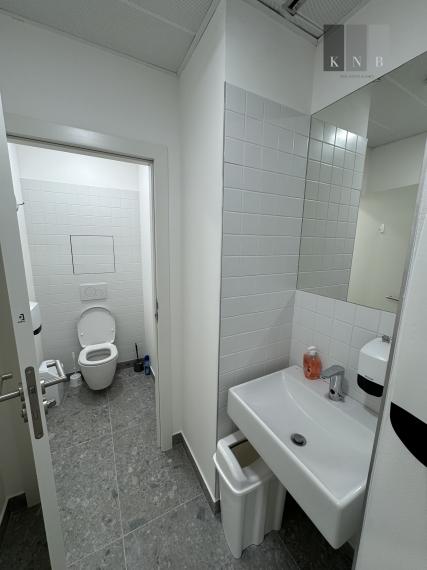 Prenájom novozrekonštruovaného samostatného kancelárskeho traktu 308 m² pri jazere Kuchajda v meste Bratislava