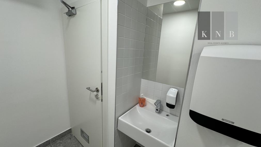 Prenájom novozrekonštruovaného samostatného kancelárskeho traktu 308 m² pri jazere Kuchajda v meste Bratislava