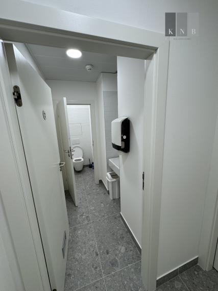 Prenájom novozrekonštruovaného samostatného kancelárskeho traktu 308 m² pri jazere Kuchajda v meste Bratislava