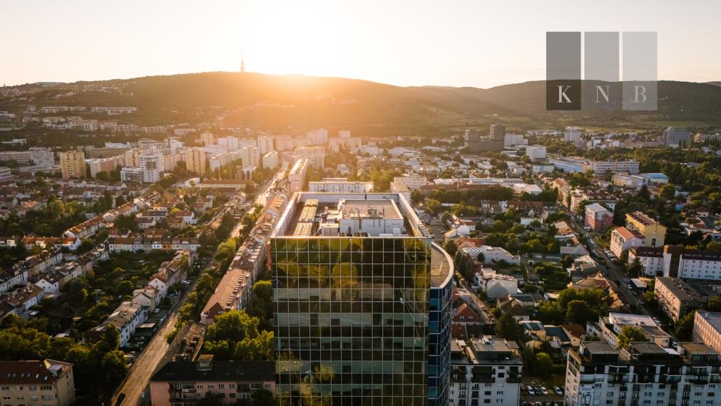 Prenájom novozrekonštruovaného samostatného kancelárskeho traktu 308 m² pri jazere Kuchajda v meste Bratislava