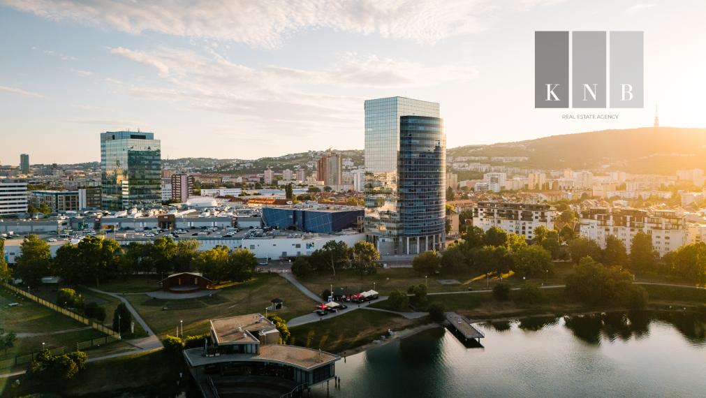 Prenájom novozrekonštruovaného samostatného kancelárskeho traktu 308 m² pri jazere Kuchajda v meste Bratislava