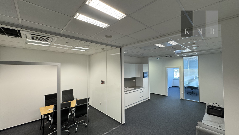 Prenájom novozrekonštruovaného samostatného kancelárskeho traktu 109 m² pri jazere Kuchajda v meste Bratislava