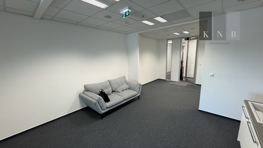 Prenájom novozrekonštruovaného samostatného kancelárskeho traktu 109 m² pri jazere Kuchajda v meste Bratislava