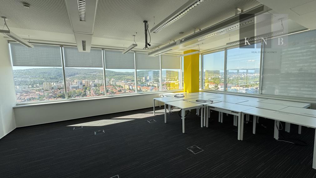 Prenájom samostatného kancelárskeho traktu 750 m² pri jazere Kuchajda v meste Bratislava