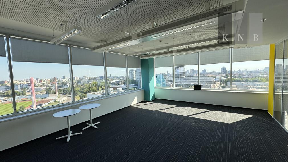 Prenájom samostatného kancelárskeho traktu 750 m² pri jazere Kuchajda v meste Bratislava